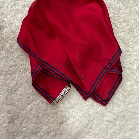 Dior Vibrant Red Silk Accessory - Picture 4 of 8